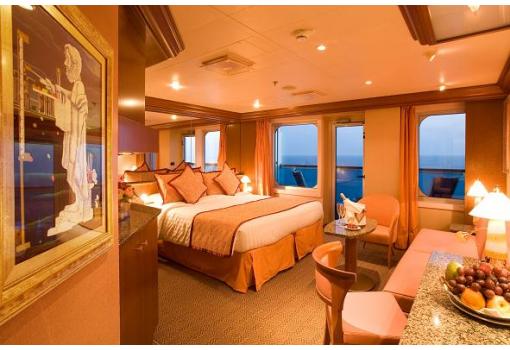 Una de las confortables Suites del Costa Serena